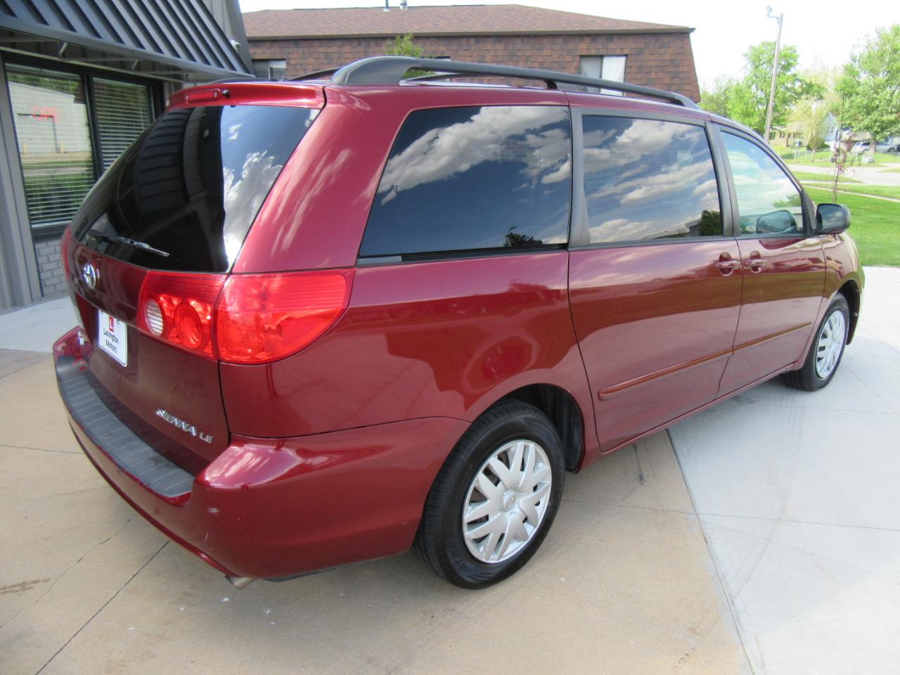Toyota Sienna LE FWD 7 Passenger 2010