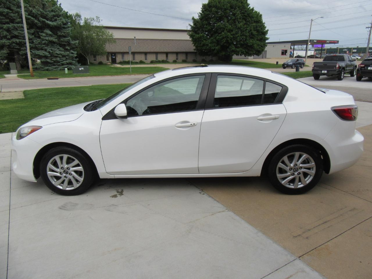 Mazda MAZDA3 i Touring AT 4-Door 2013