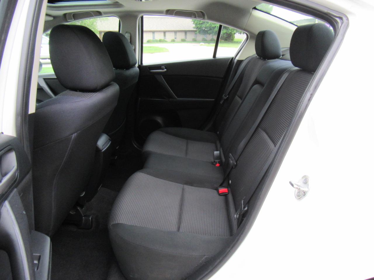 Mazda MAZDA3 i Touring AT 4-Door 2013