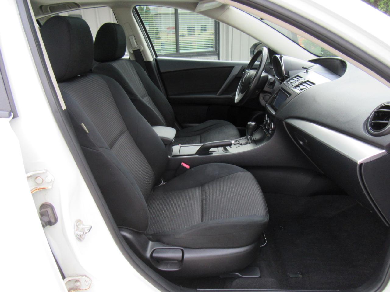 Mazda MAZDA3 i Touring AT 4-Door 2013