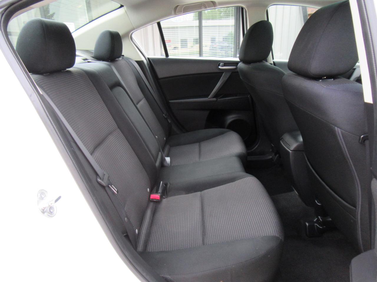 Mazda MAZDA3 i Touring AT 4-Door 2013
