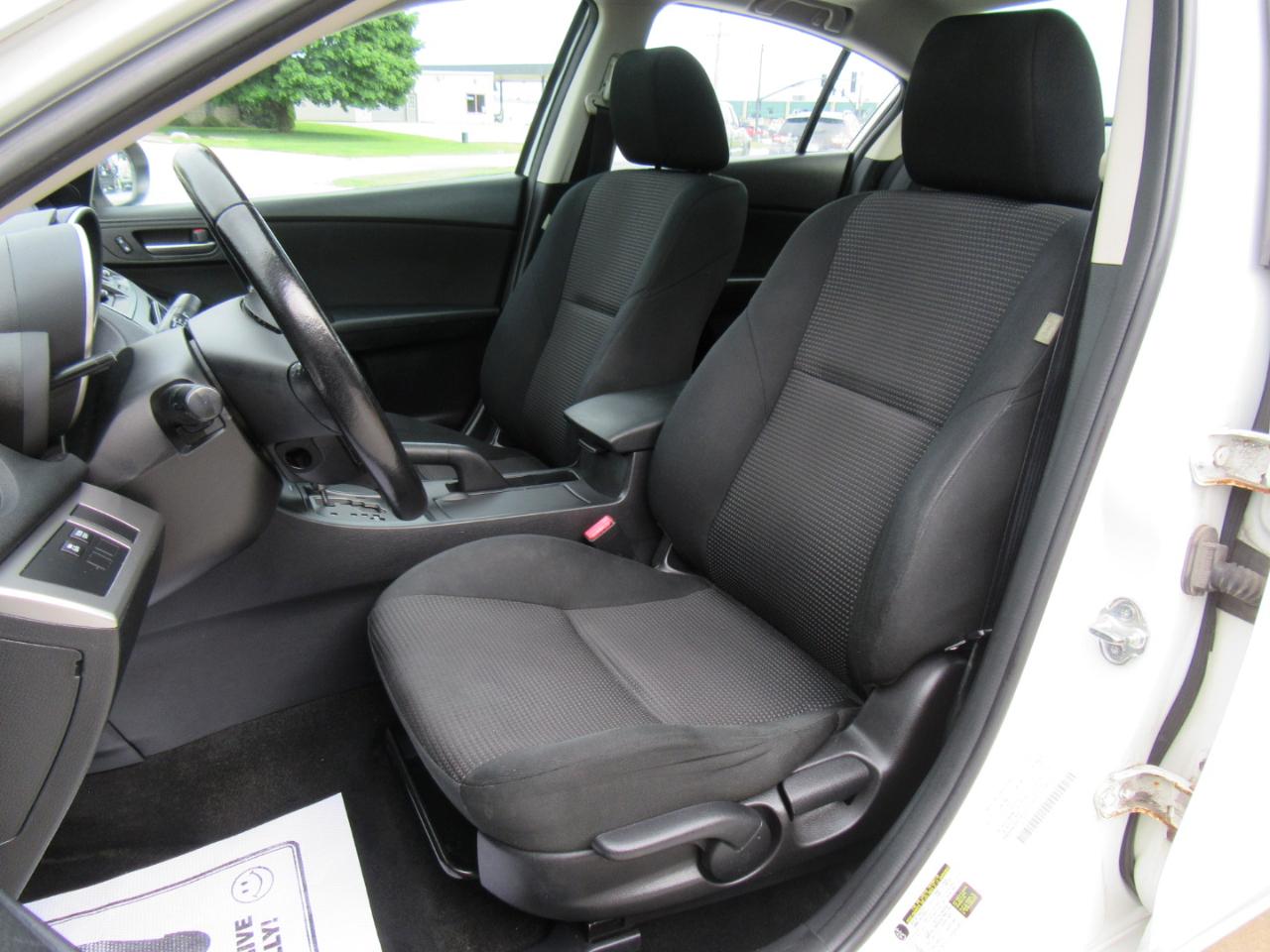 Mazda MAZDA3 i Touring AT 4-Door 2013