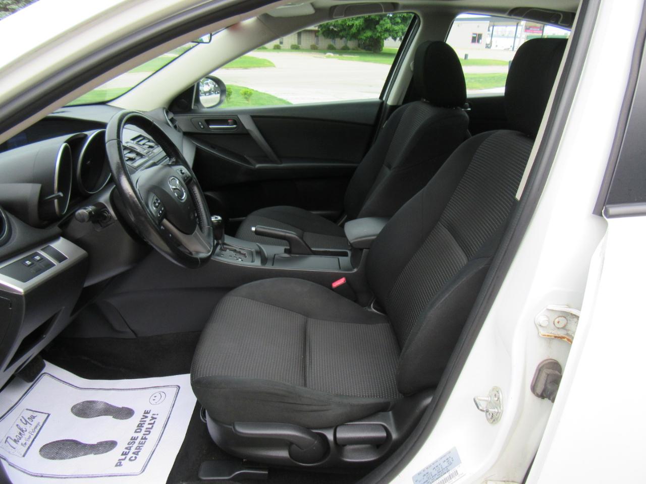 Mazda MAZDA3 i Touring AT 4-Door 2013
