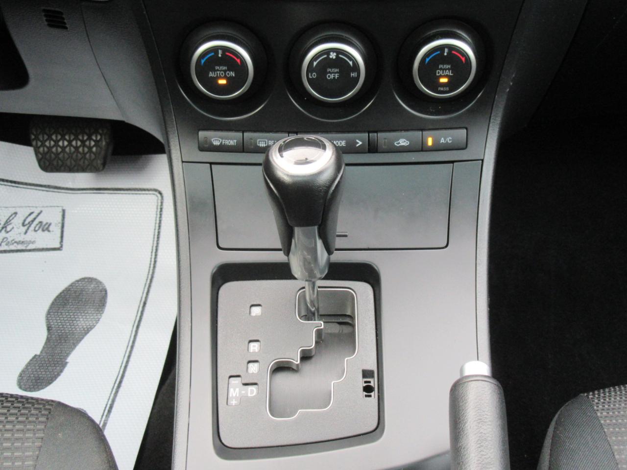 Mazda MAZDA3 i Touring AT 4-Door 2013