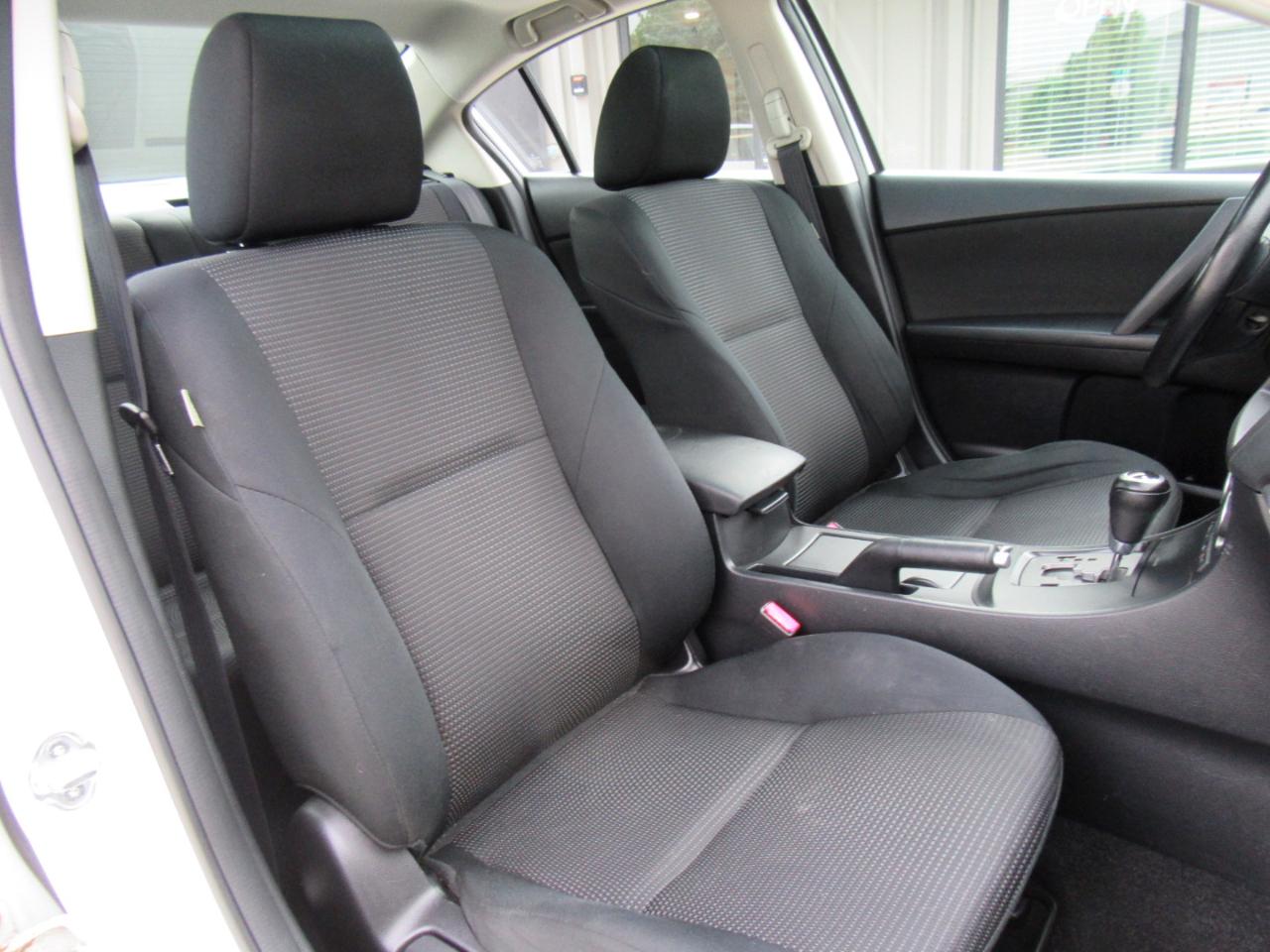 Mazda MAZDA3 i Touring AT 4-Door 2013