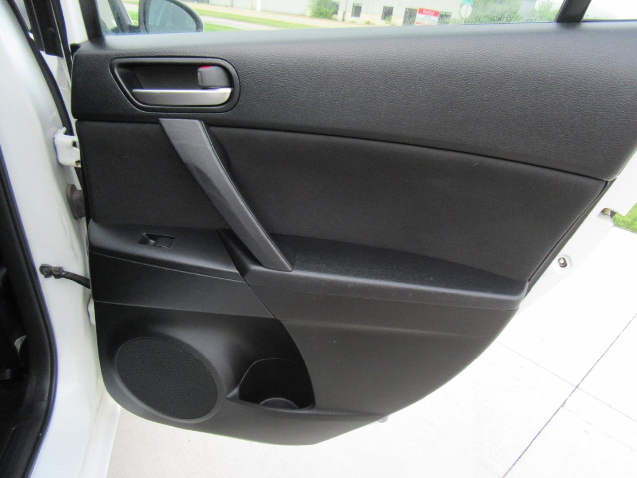 Mazda MAZDA3 i Touring AT 4-Door 2013