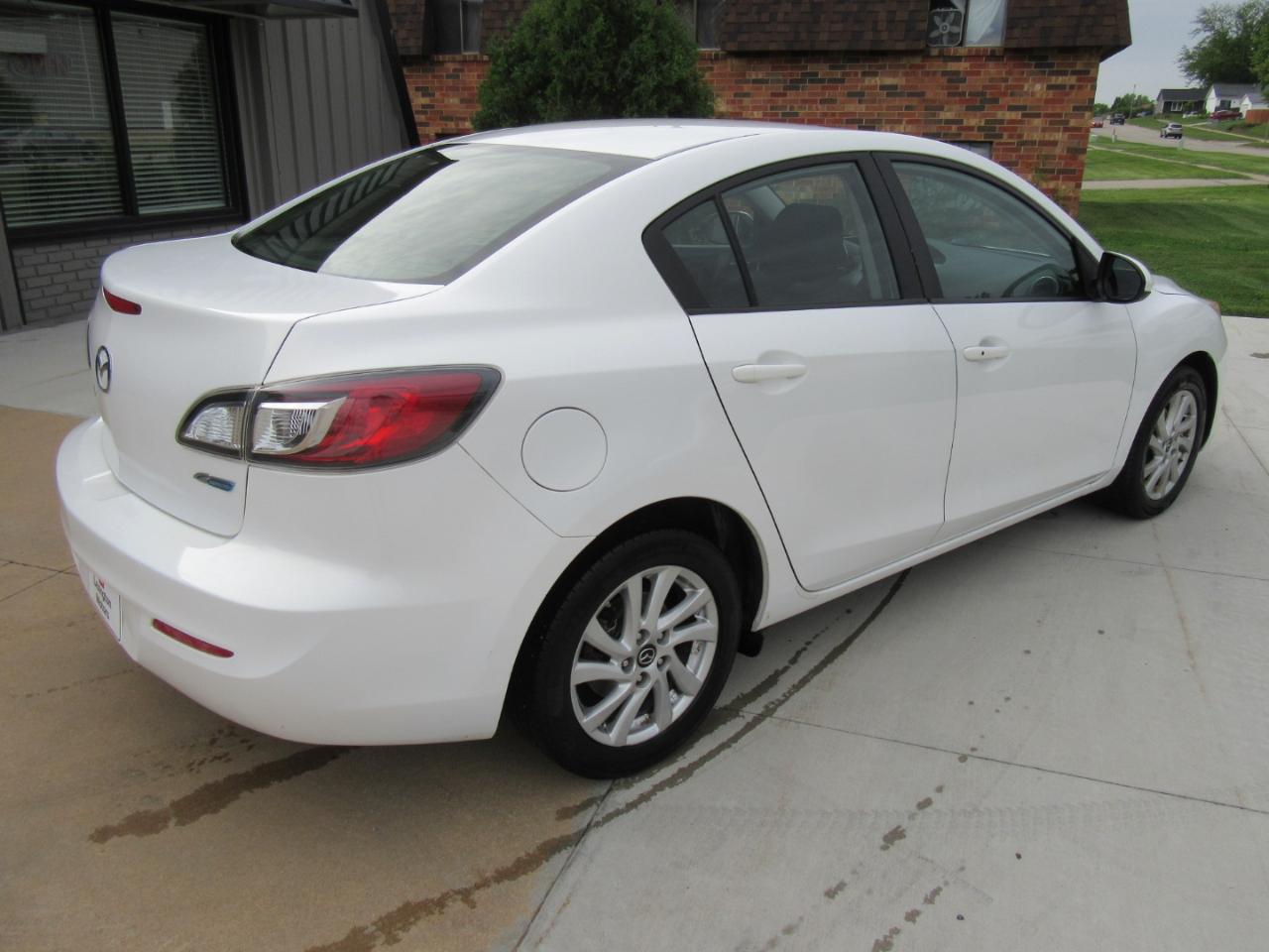Mazda MAZDA3 i Touring AT 4-Door 2013