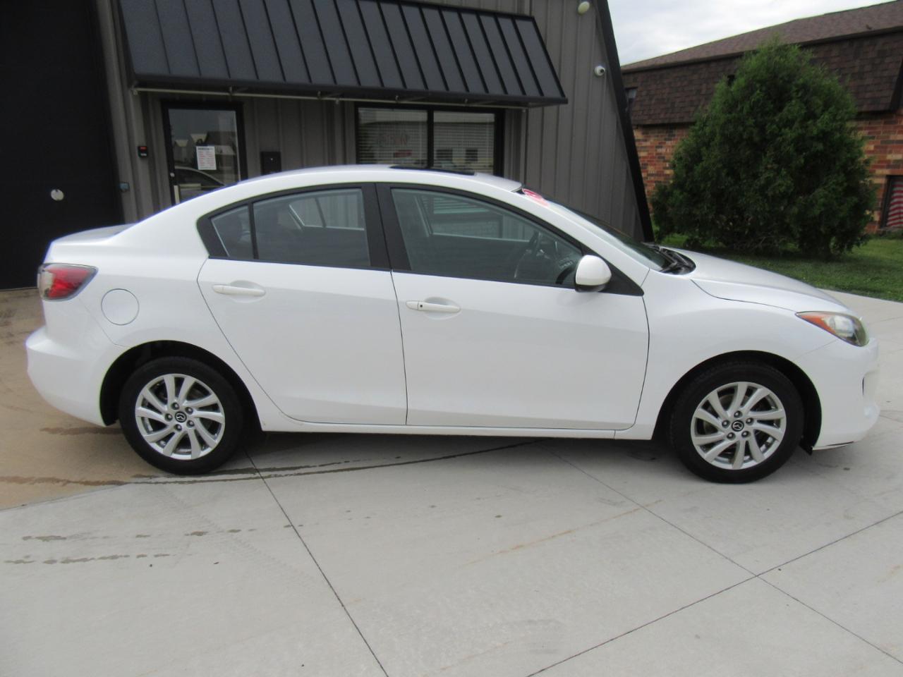 Mazda MAZDA3 i Touring AT 4-Door 2013