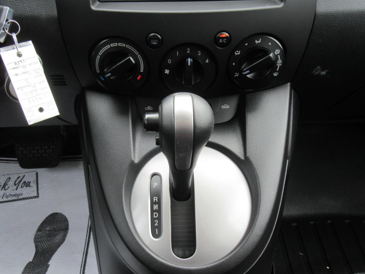 Mazda MAZDA2 Touring 2011