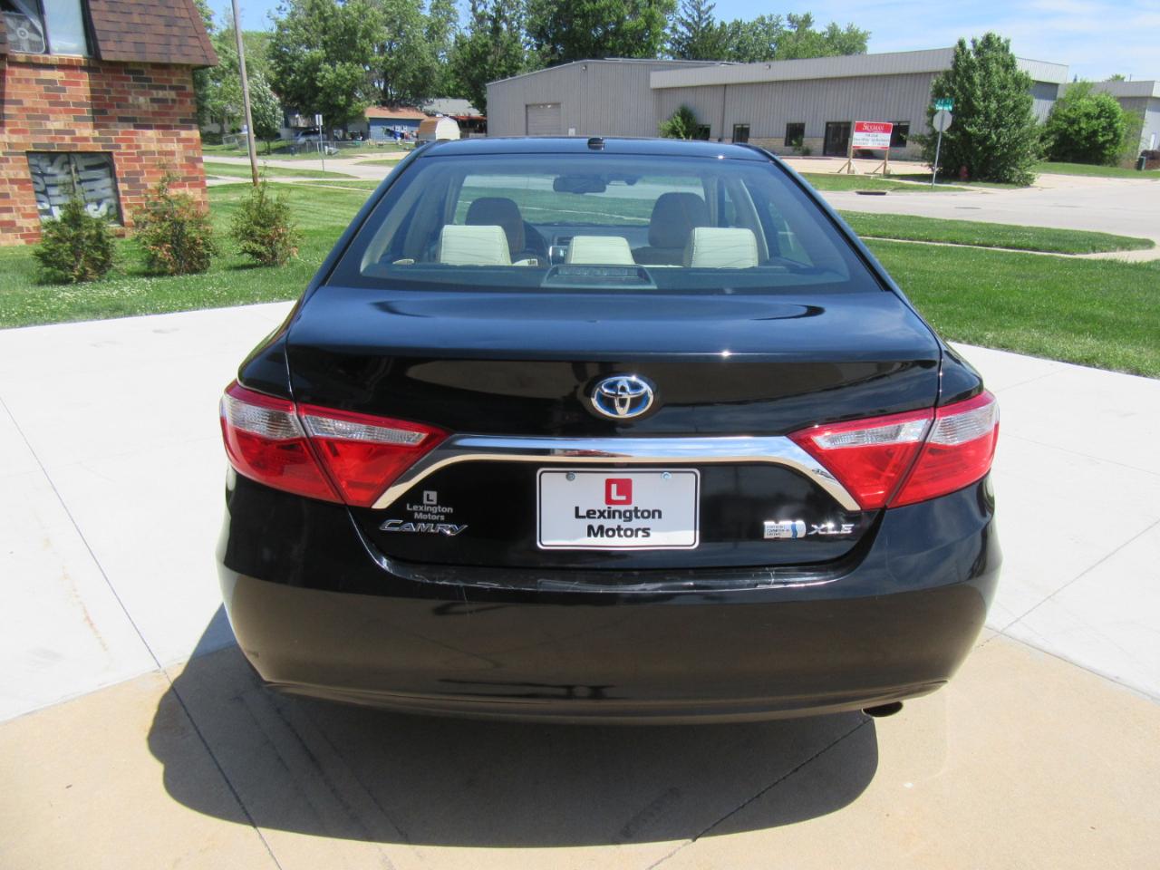 Toyota Camry Hybrid XLE 2015