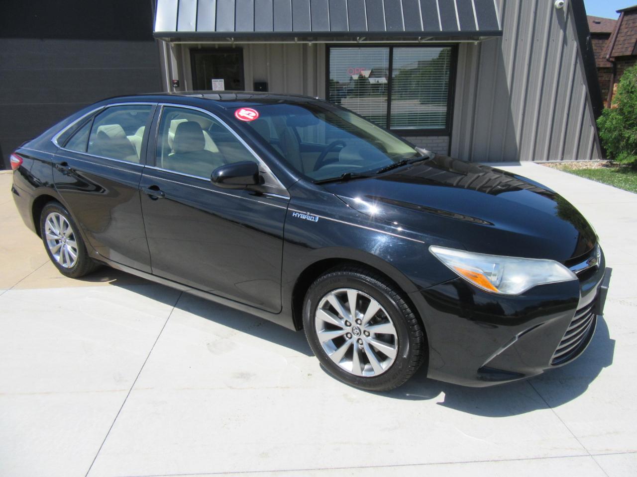 Toyota Camry Hybrid XLE 2015