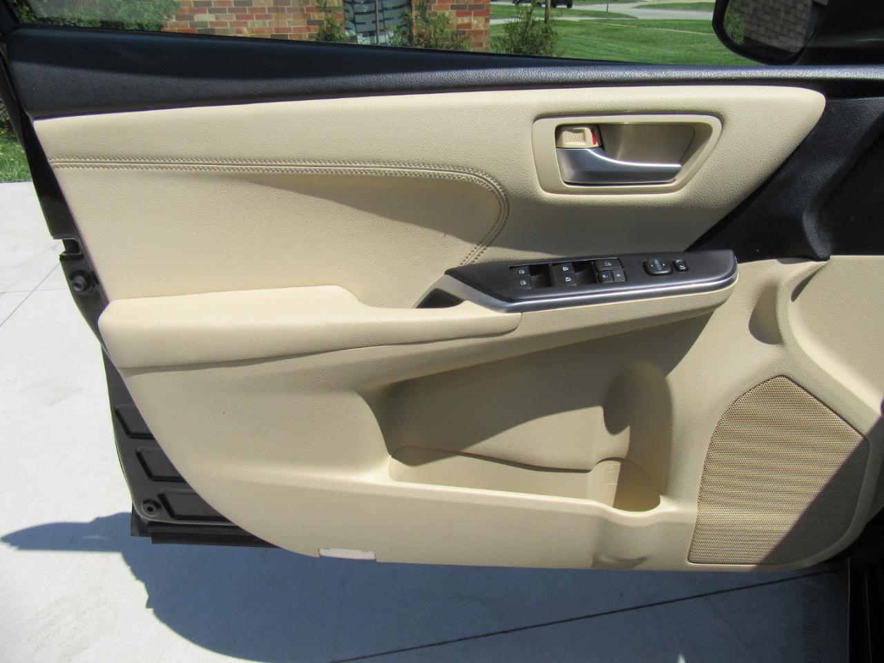 Toyota Camry Hybrid XLE 2015