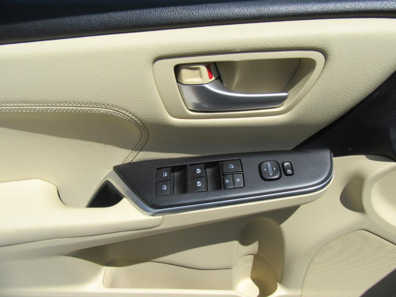 Toyota Camry Hybrid XLE 2015