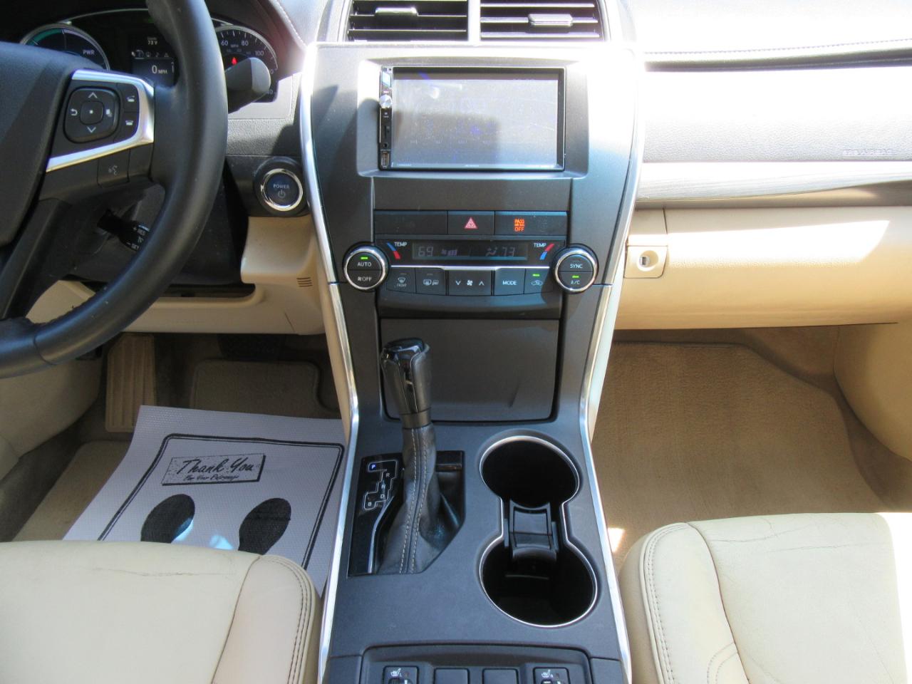 Toyota Camry Hybrid XLE 2015