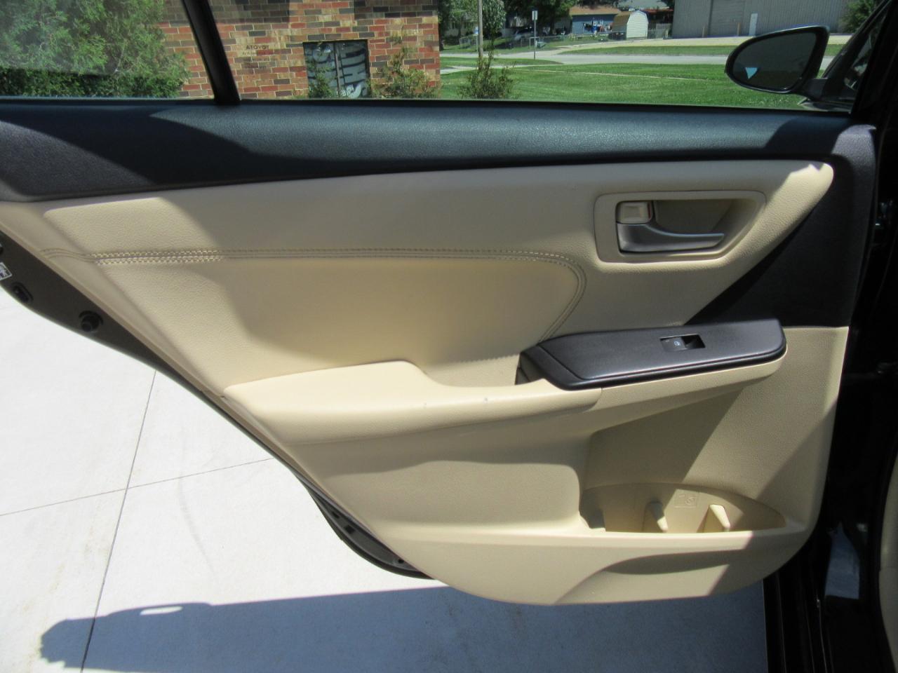 Toyota Camry Hybrid XLE 2015