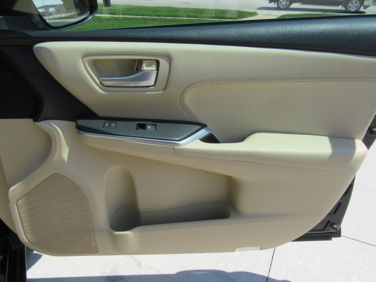 Toyota Camry Hybrid XLE 2015