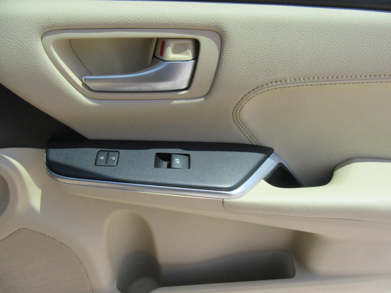 Toyota Camry Hybrid XLE 2015