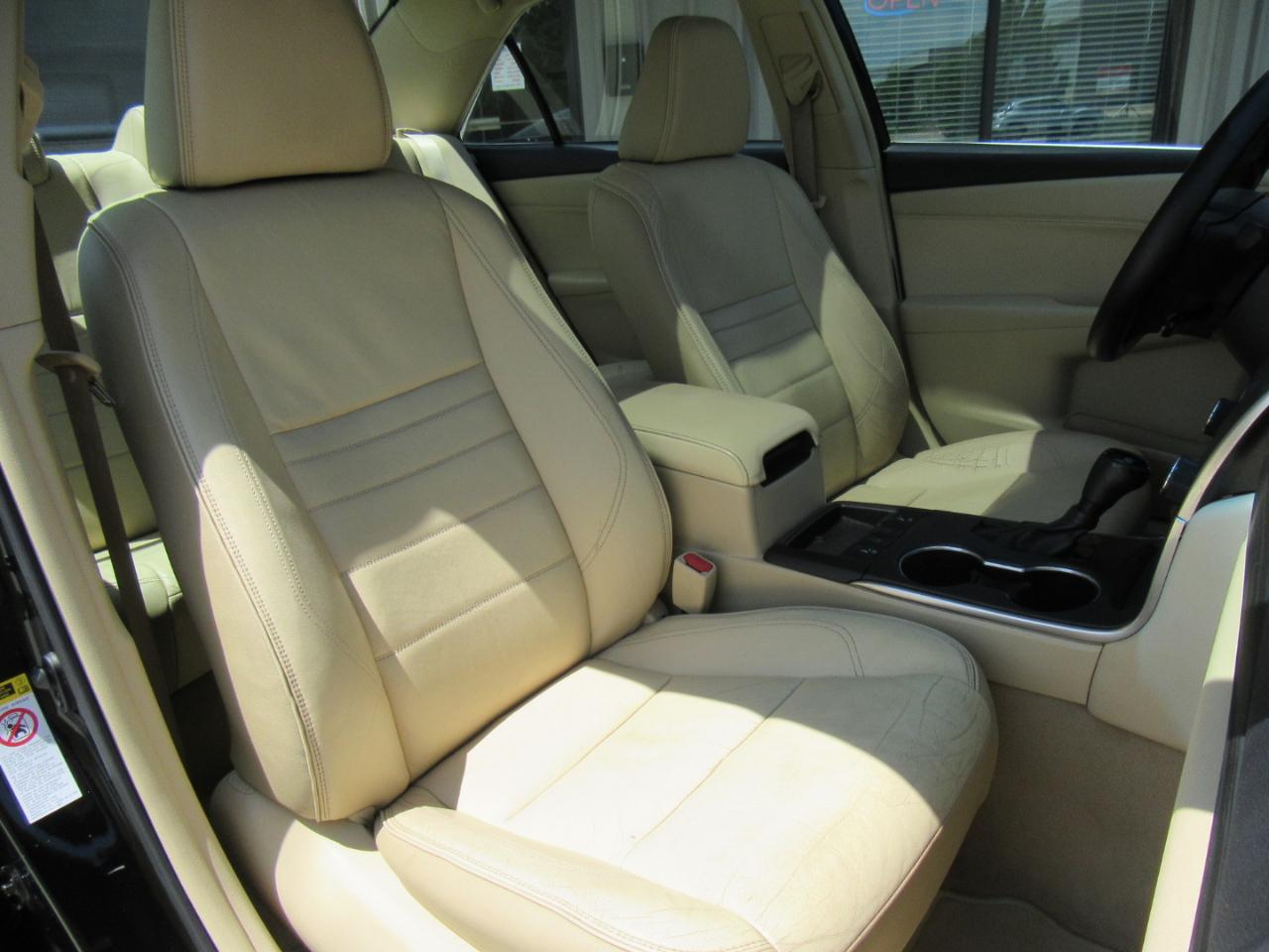 Toyota Camry Hybrid XLE 2015