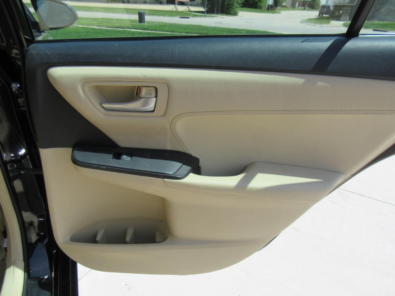 Toyota Camry Hybrid XLE 2015