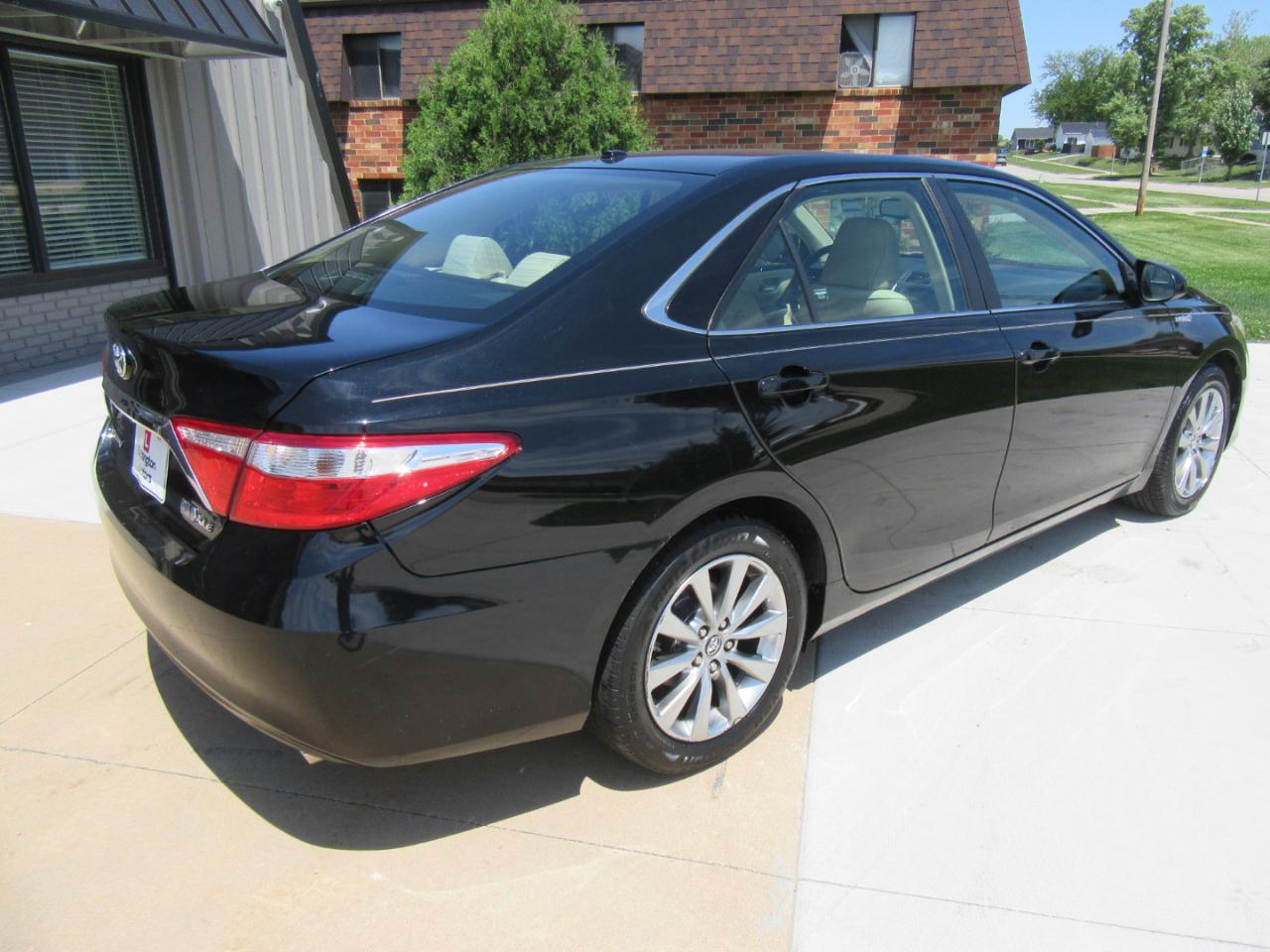 Toyota Camry Hybrid XLE 2015