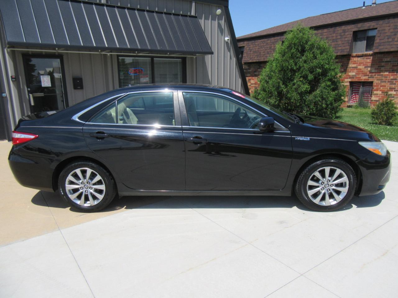Toyota Camry Hybrid XLE 2015