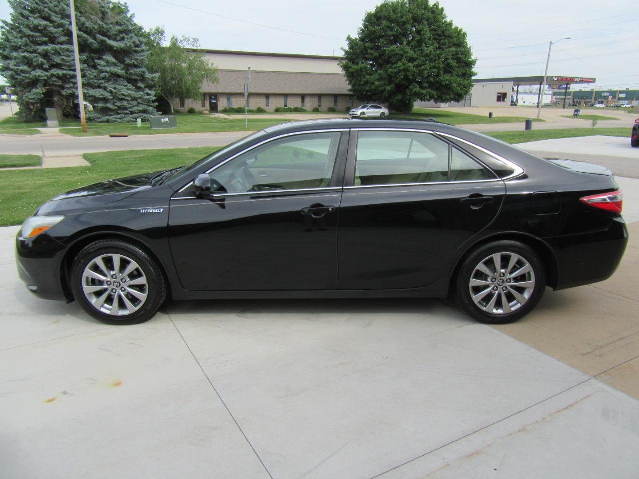 Toyota Camry Hybrid XLE 2015