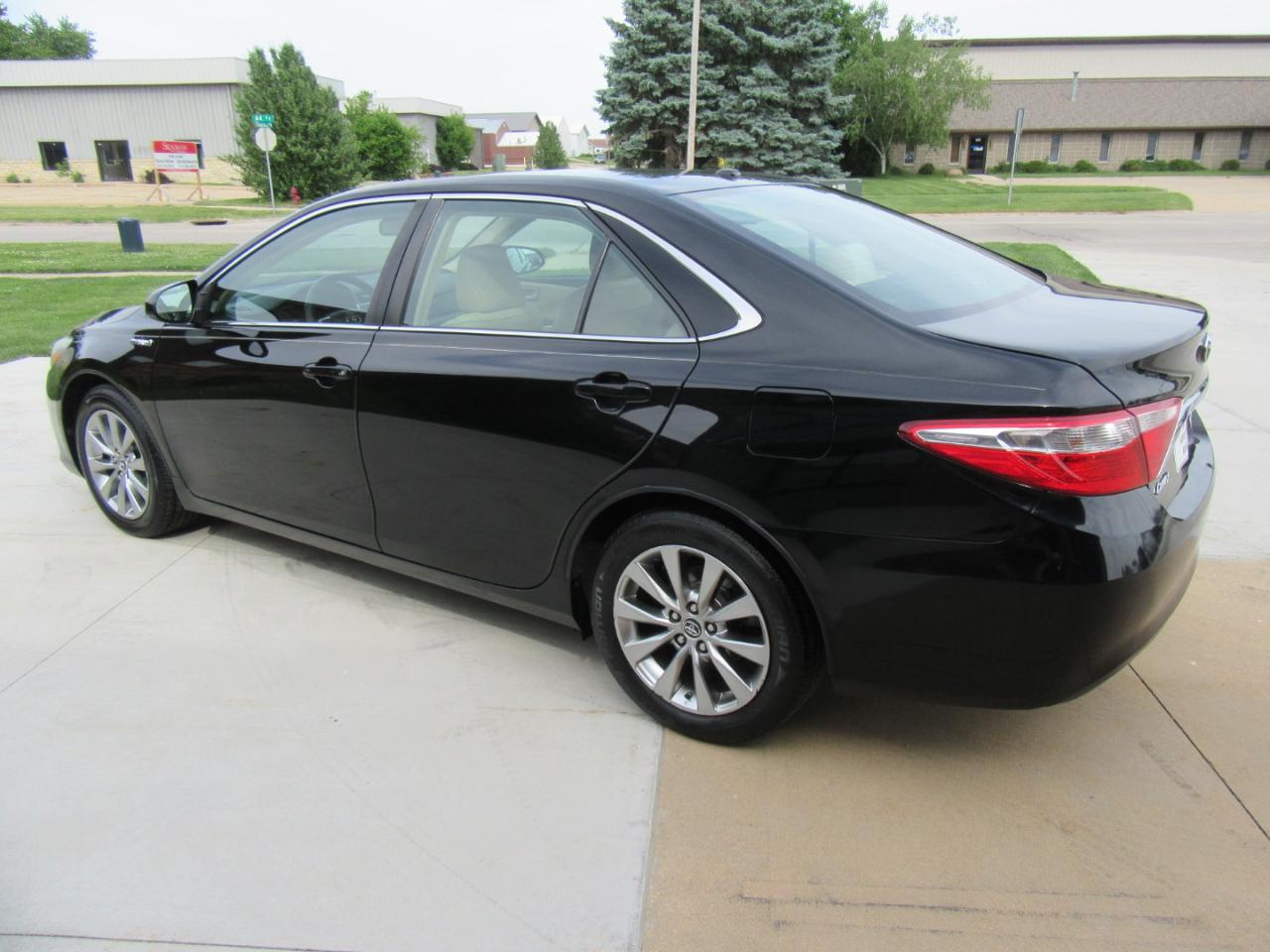 Toyota Camry Hybrid XLE 2015
