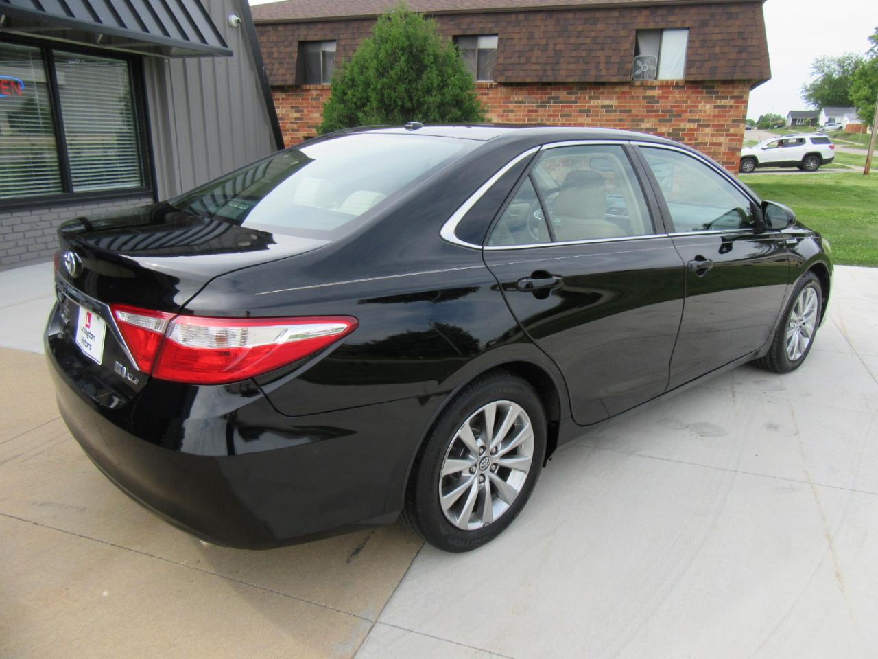 Toyota Camry Hybrid XLE 2015