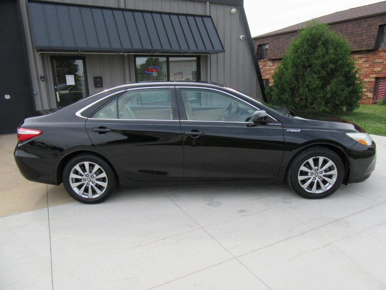 Toyota Camry Hybrid XLE 2015