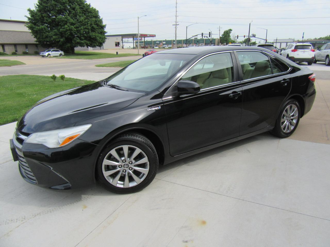 Toyota Camry Hybrid XLE 2015
