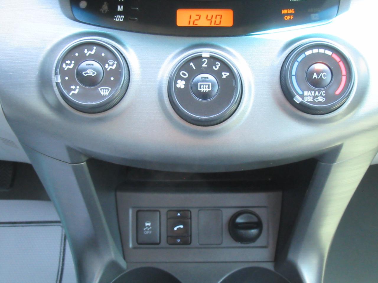 Toyota RAV4 Base 2011