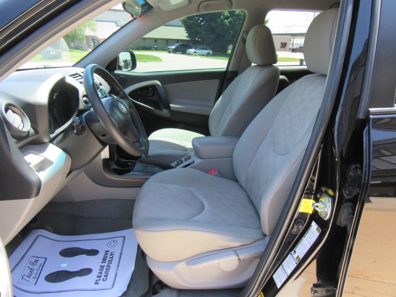 Toyota RAV4 Base 2011