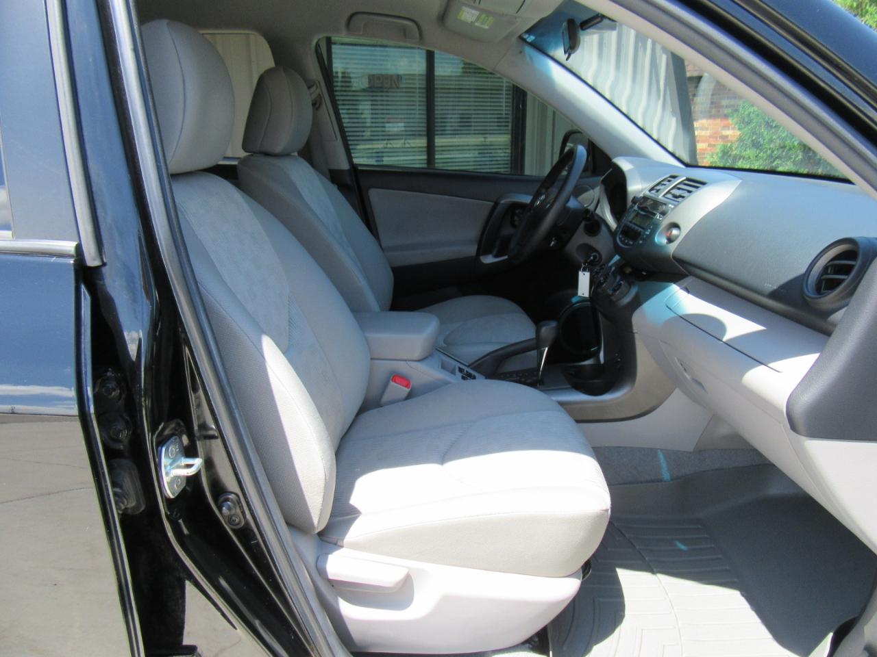 Toyota RAV4 Base 2011