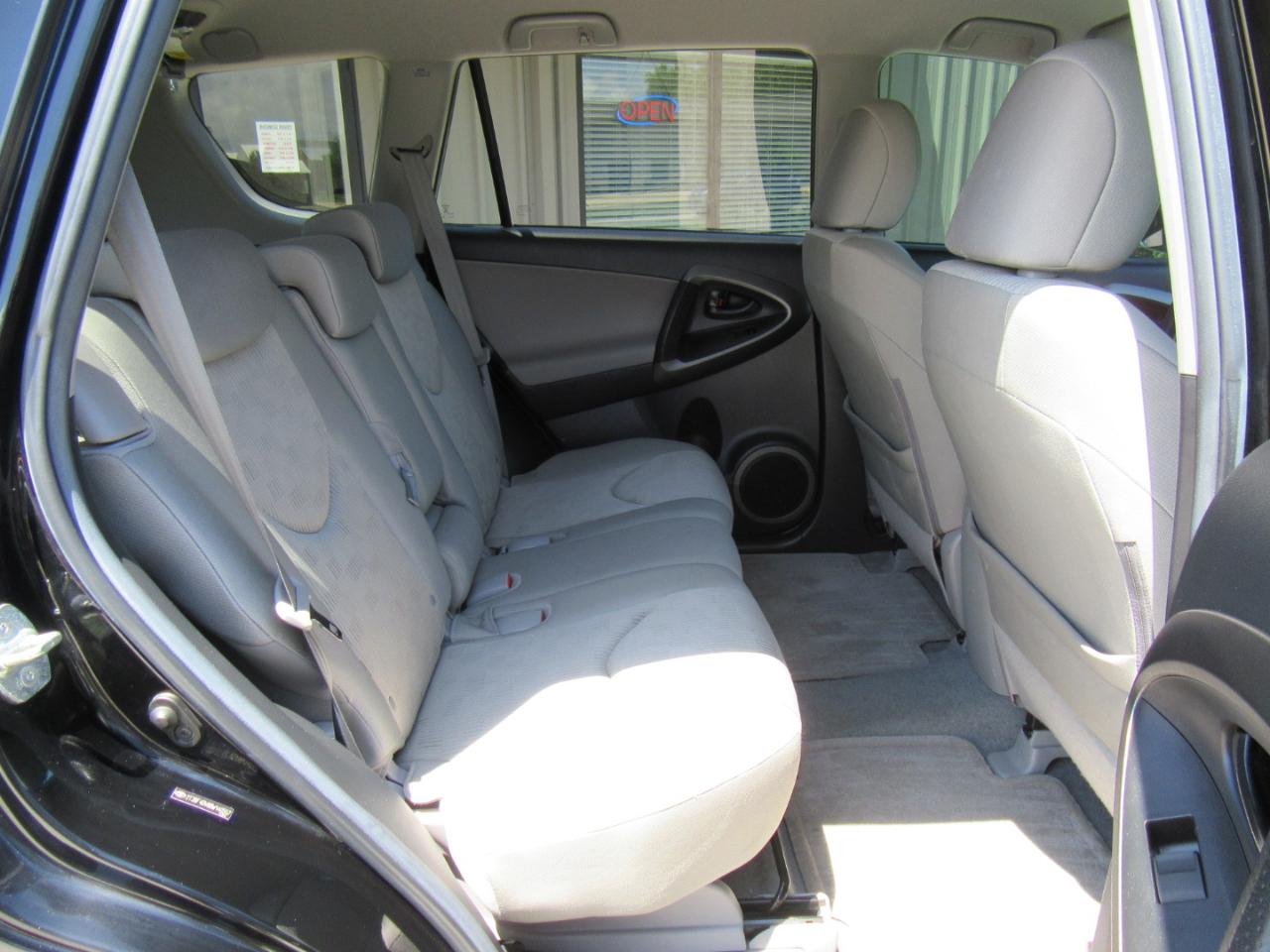 Toyota RAV4 Base 2011