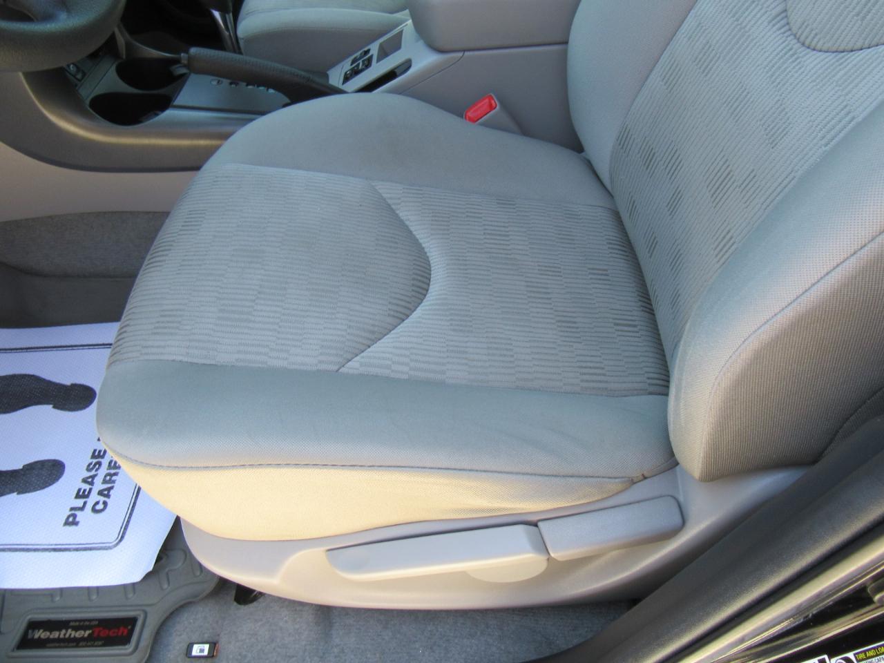 Toyota RAV4 Base 2011