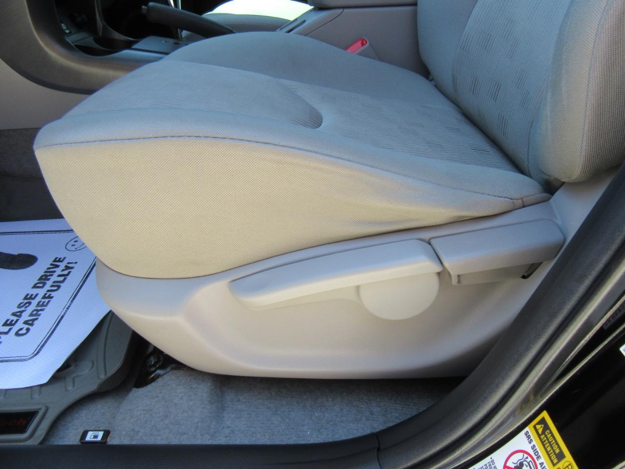 Toyota RAV4 Base 2011