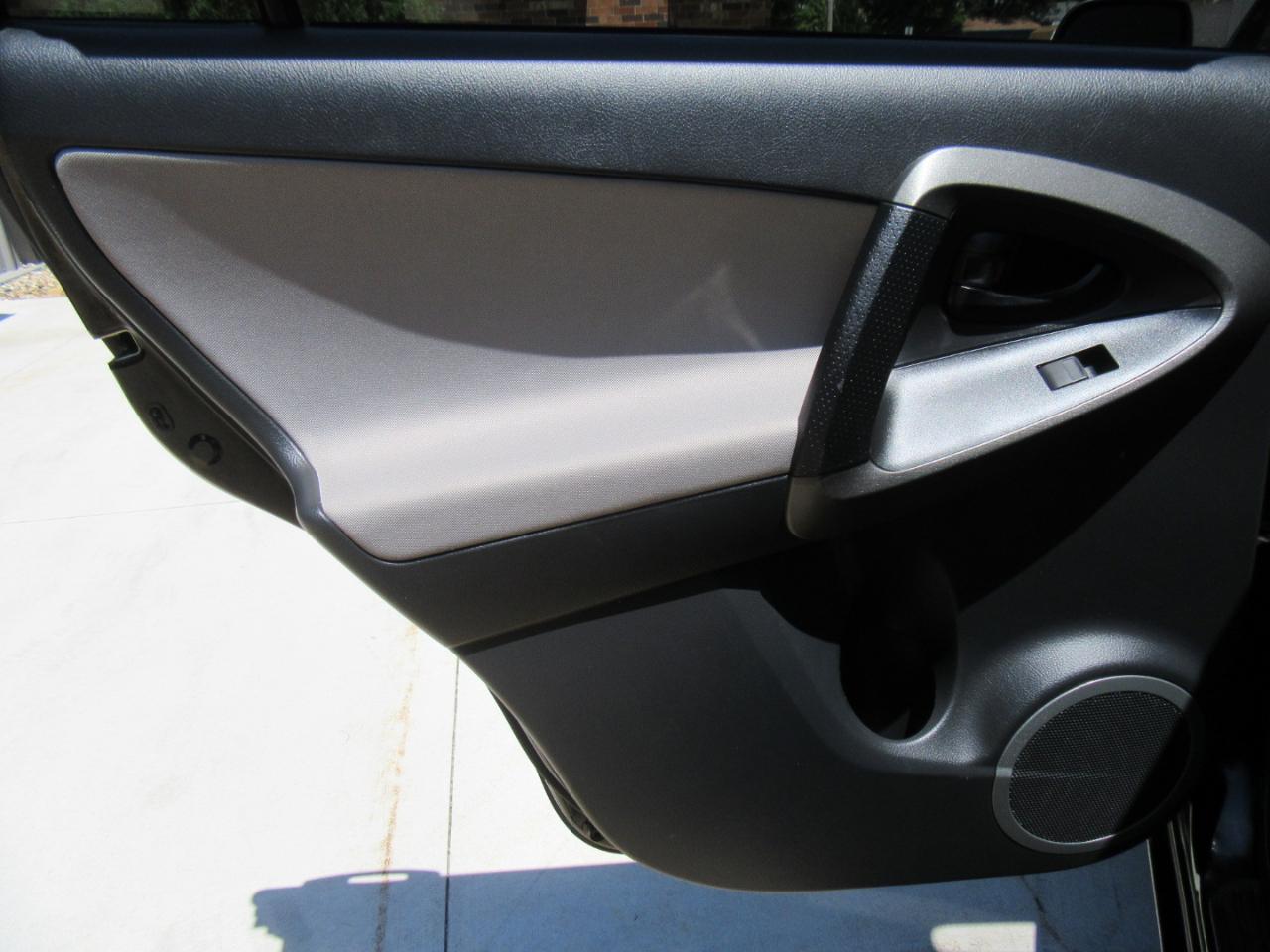 Toyota RAV4 Base 2011