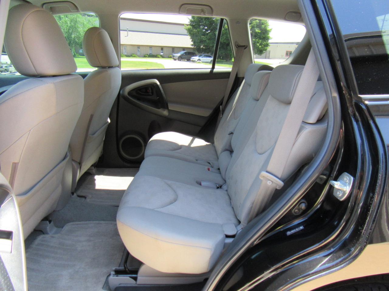 Toyota RAV4 Base 2011