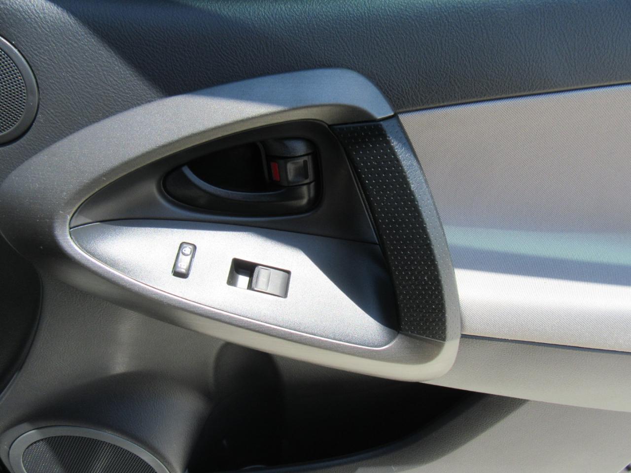 Toyota RAV4 Base 2011