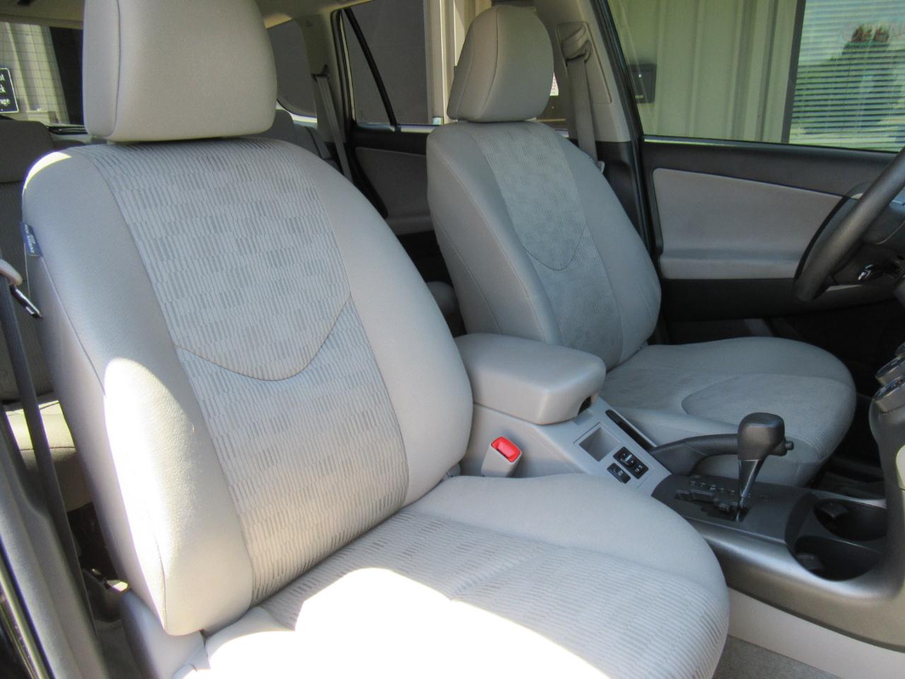 Toyota RAV4 Base 2011