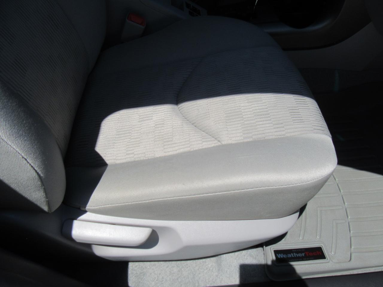 Toyota RAV4 Base 2011
