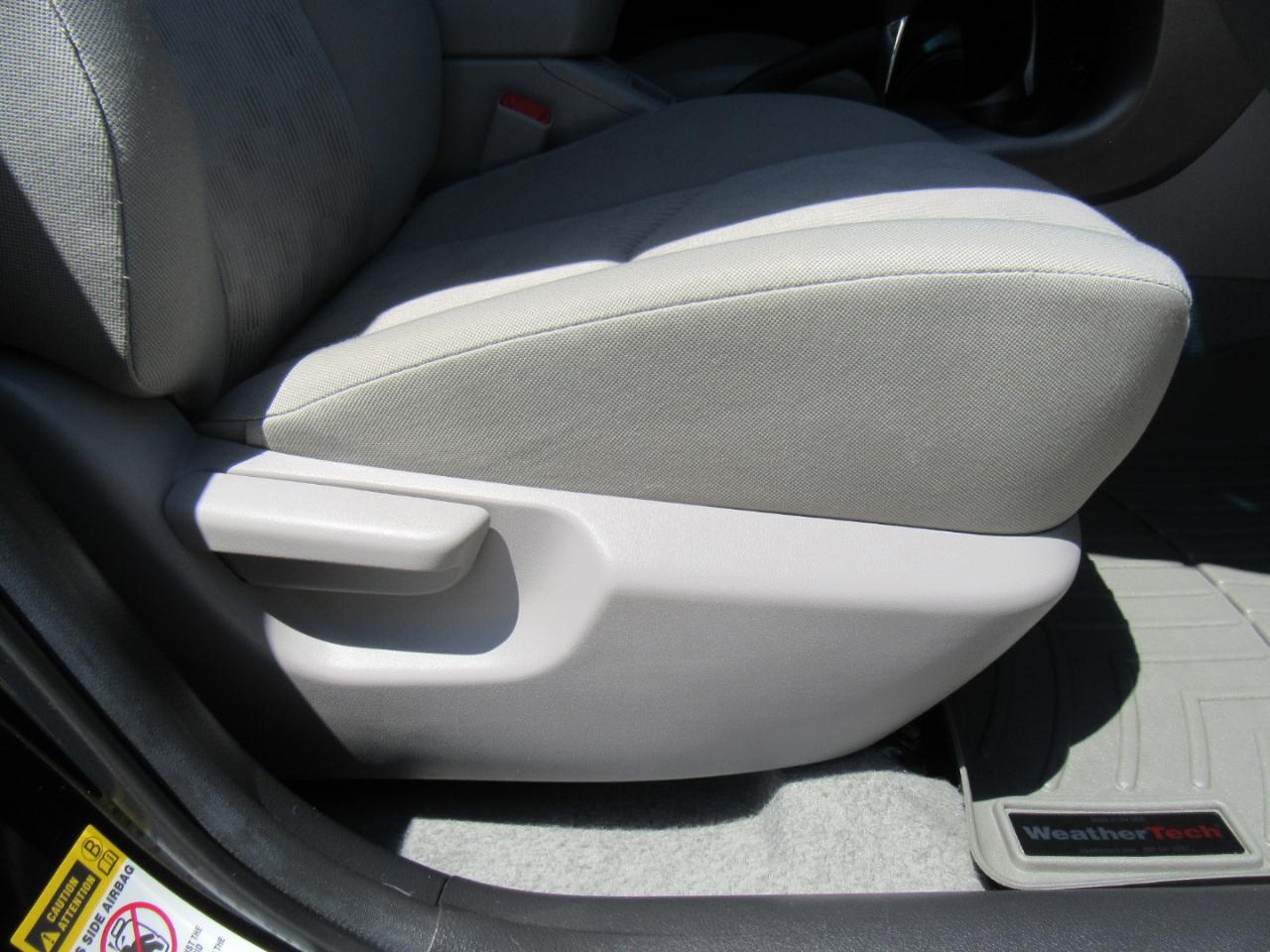 Toyota RAV4 Base 2011
