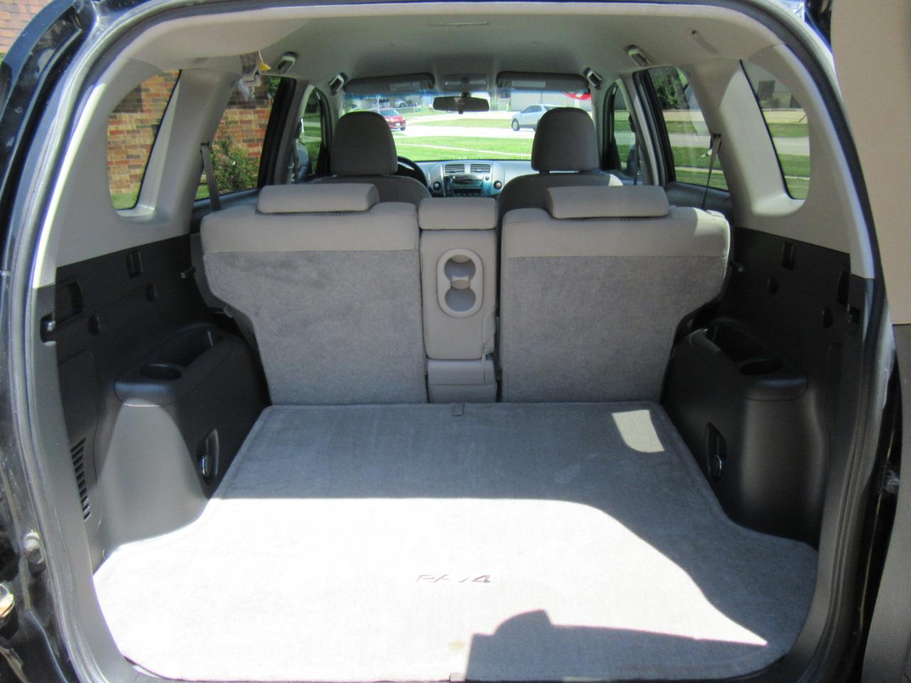 Toyota RAV4 Base 2011