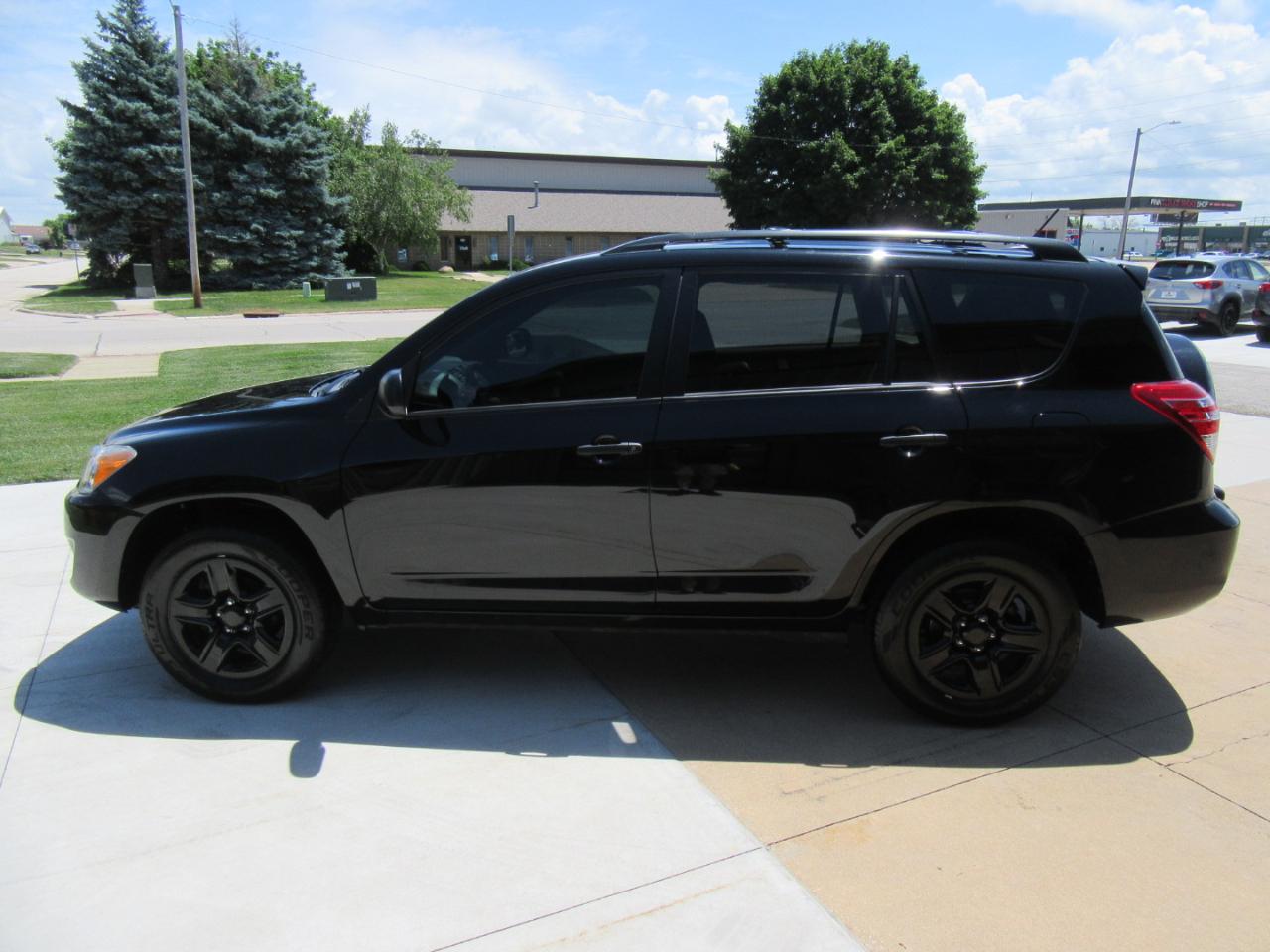 Toyota RAV4 Base 2011