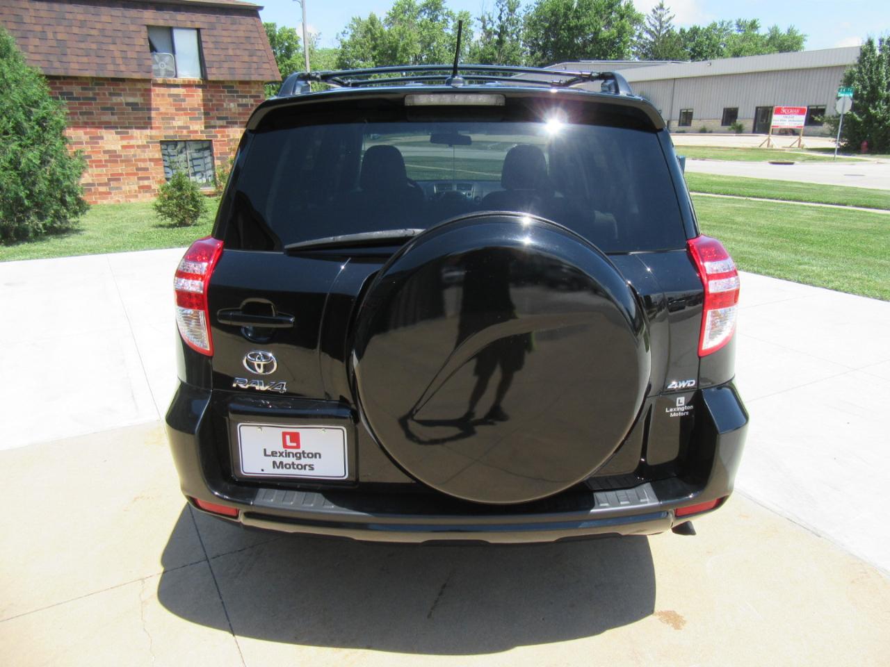 Toyota RAV4 Base 2011