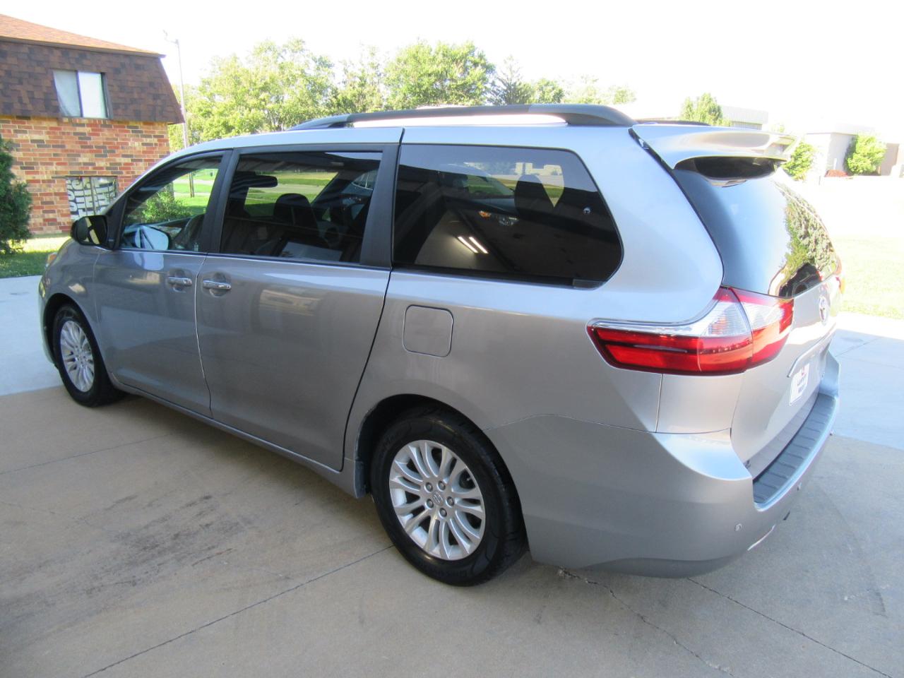 Toyota Sienna XLE FWD 8-Passenger V6 2015