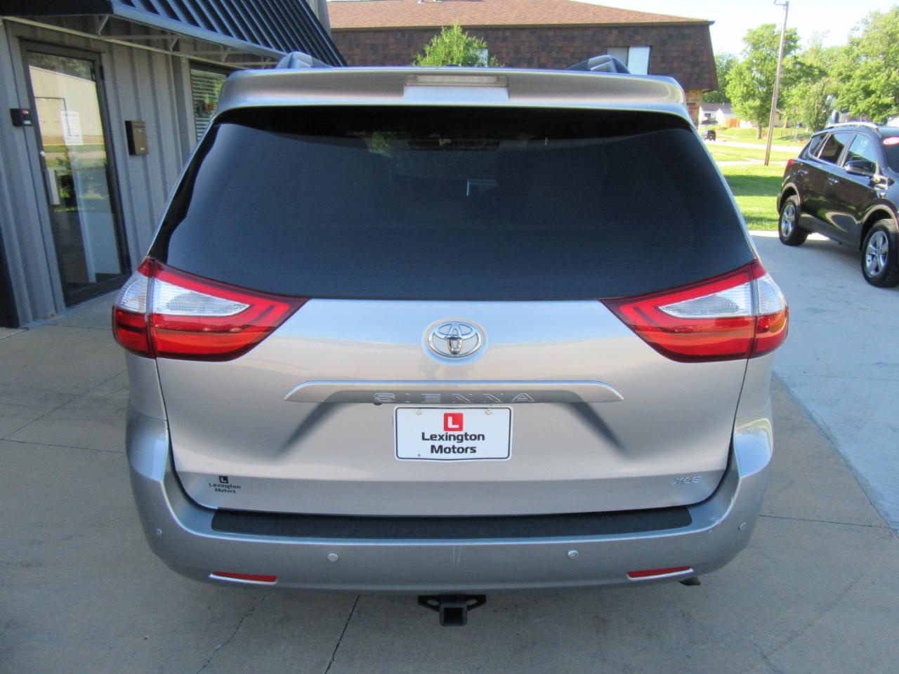Toyota Sienna XLE FWD 8-Passenger V6 2015