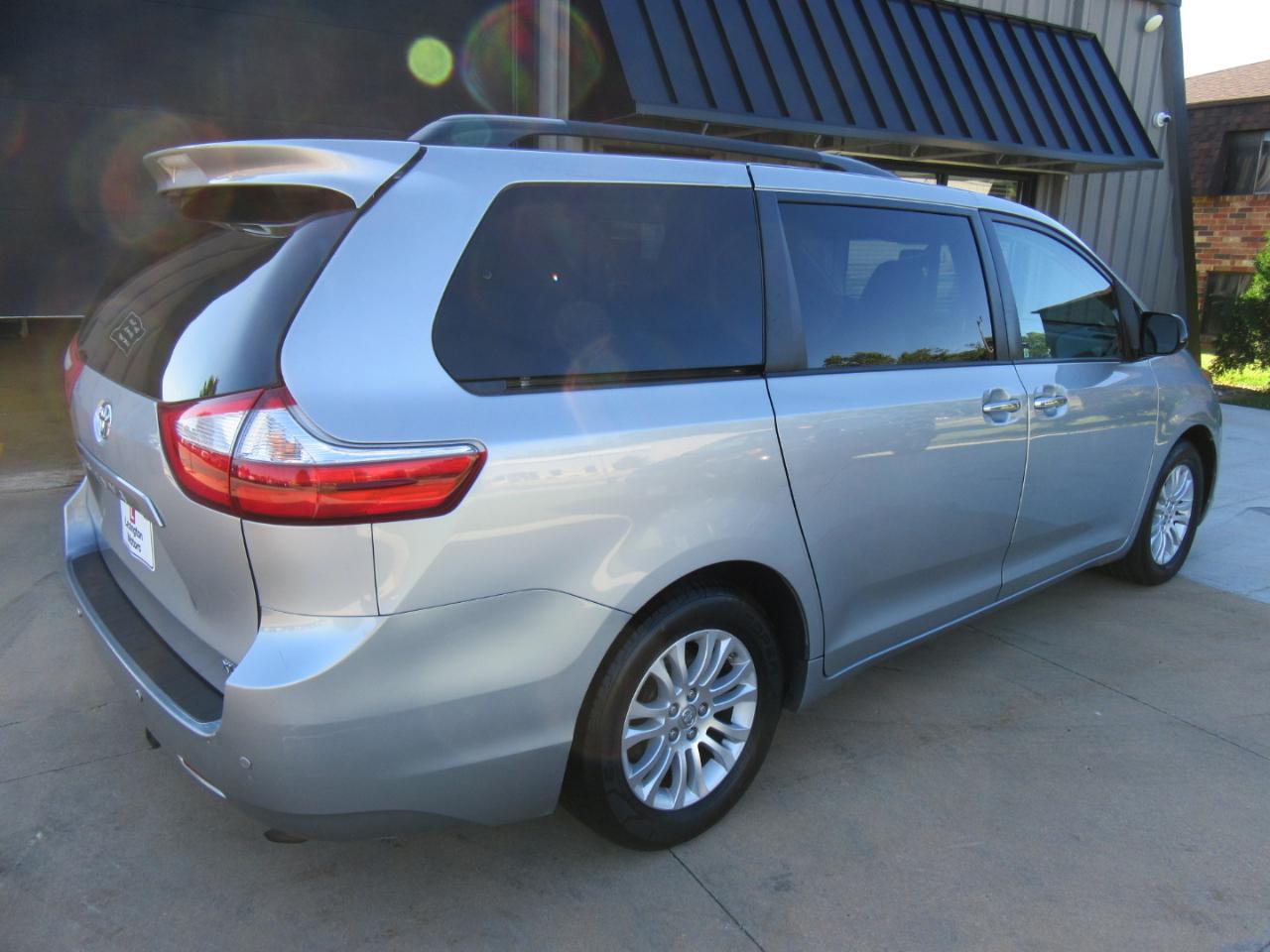 Toyota Sienna XLE FWD 8-Passenger V6 2015