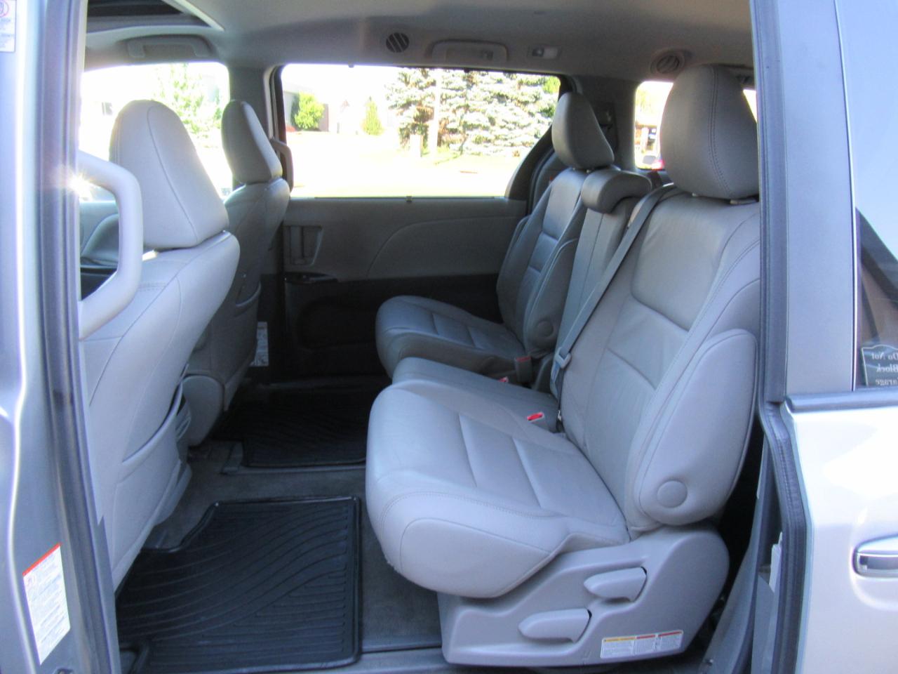 Toyota Sienna XLE FWD 8-Passenger V6 2015