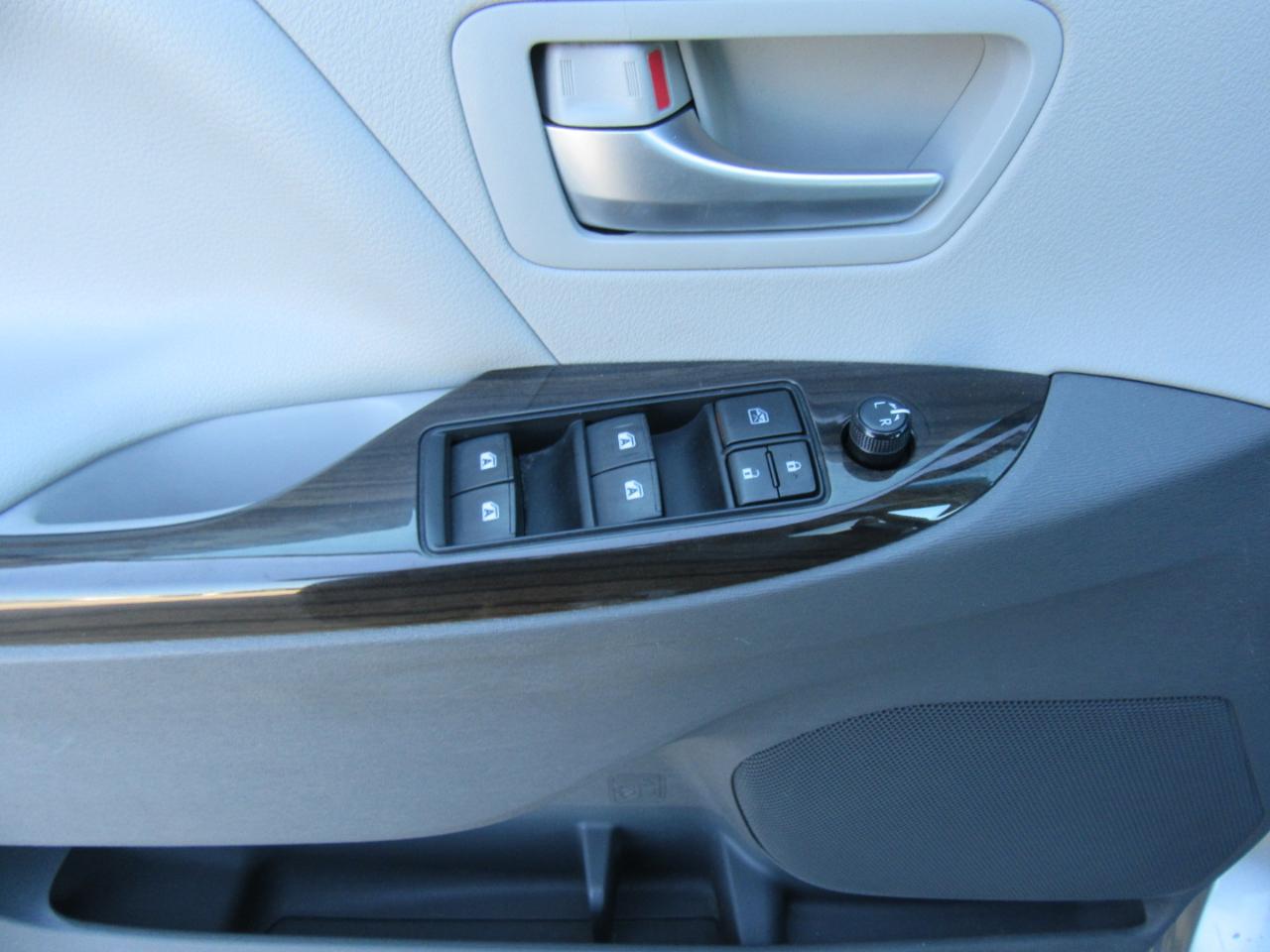 Toyota Sienna XLE FWD 8-Passenger V6 2015